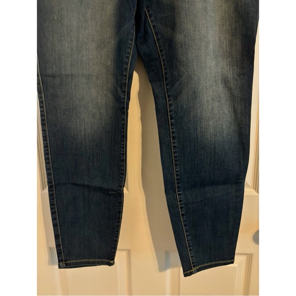 NEW Torrid Premium ultra skinny jeans - Picture 2 of 9